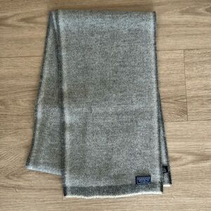 FARIBAULT WOOLEN MILL Gray Wool Scarf